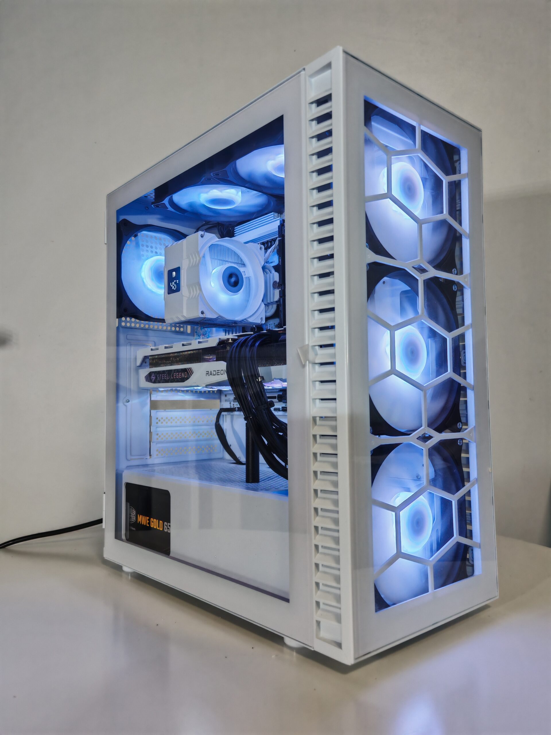 RX 7700 XT / Ryzen 5 7500F / 16GB DDR5 / 1TB NVMe